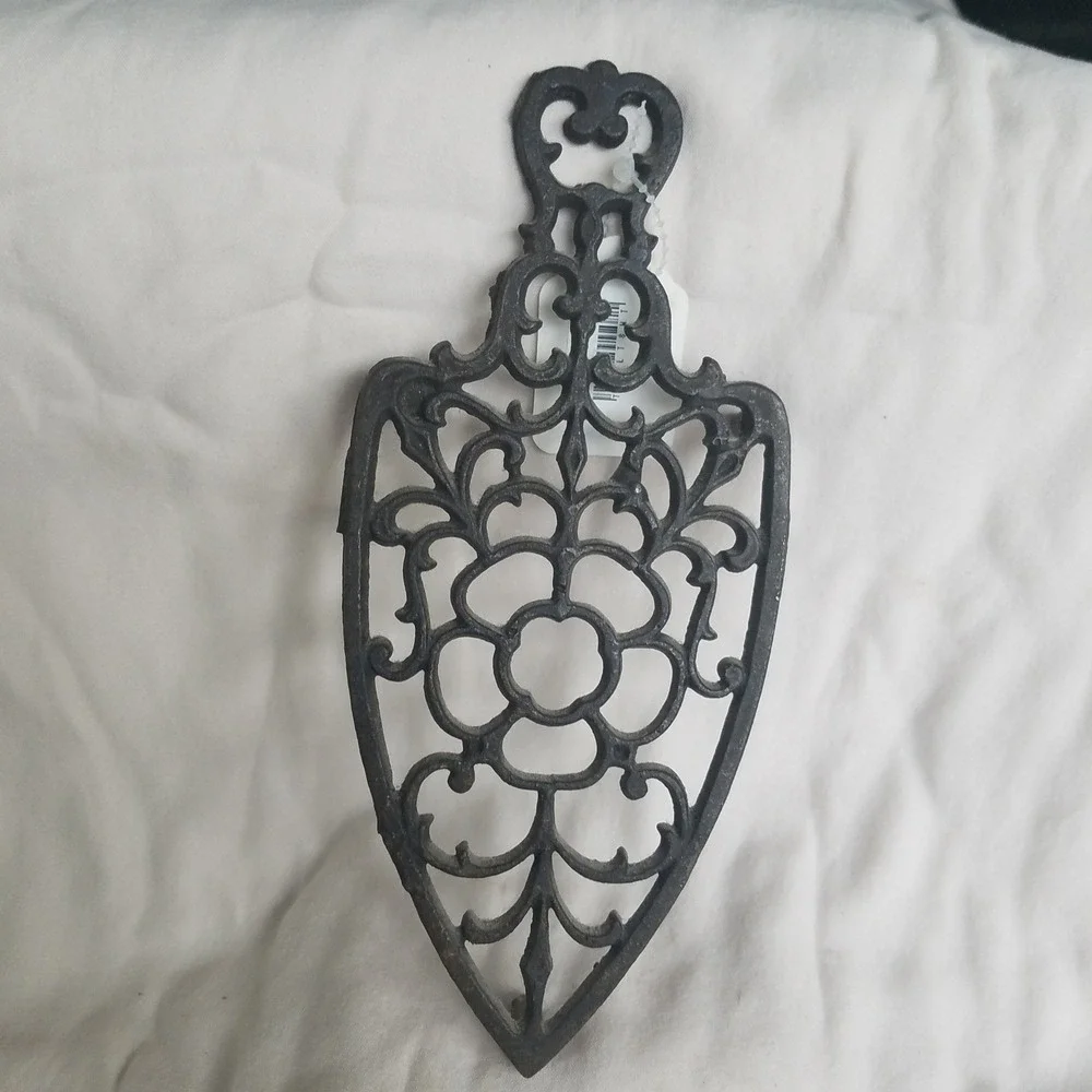 Vintage Cast Iron Trivet Ornate Floral Design Rustic Farmhouse‎ Decor